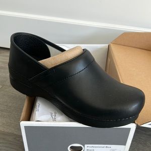 Dansko clog, black leather, size 39 EU (8.5-9 US) style: The Professional